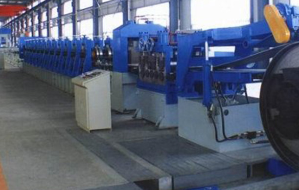 为了确保安全的工作，冷弯型钢设备需要熟练的操作